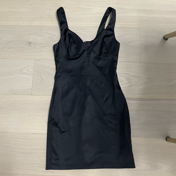 Ten By Babaton satin v neck mini dress black, size 0 - Picture 7 of 14